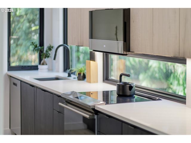 14863 TWIN FIR Ct, Lake Oswego, OR 97035