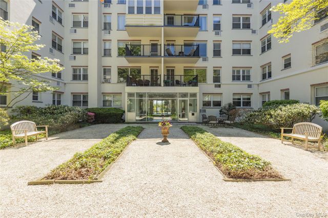 1 Stoneleigh 5J, Bronxville, NY 10708