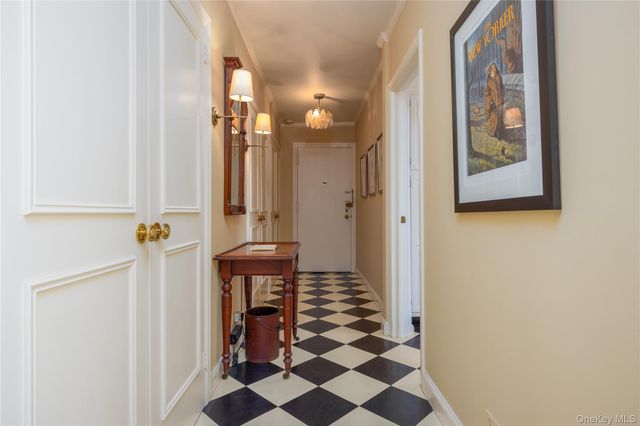 1 Stoneleigh 5J, Bronxville, NY 10708