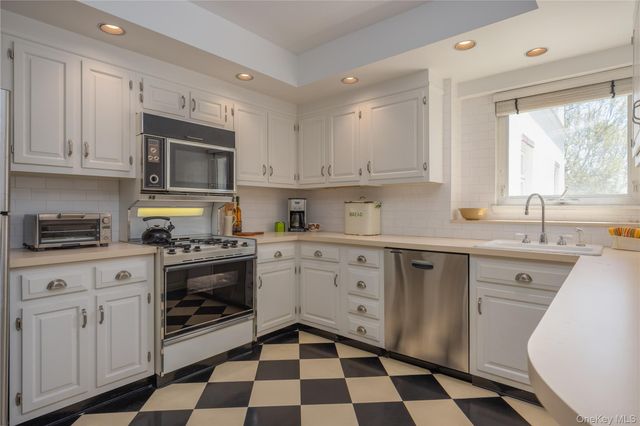 1 Stoneleigh 5J, Bronxville, NY 10708