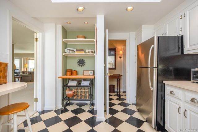 1 Stoneleigh 5J, Bronxville, NY 10708