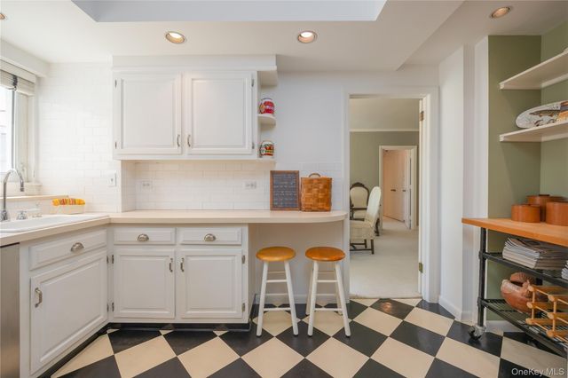 1 Stoneleigh 5J, Bronxville, NY 10708