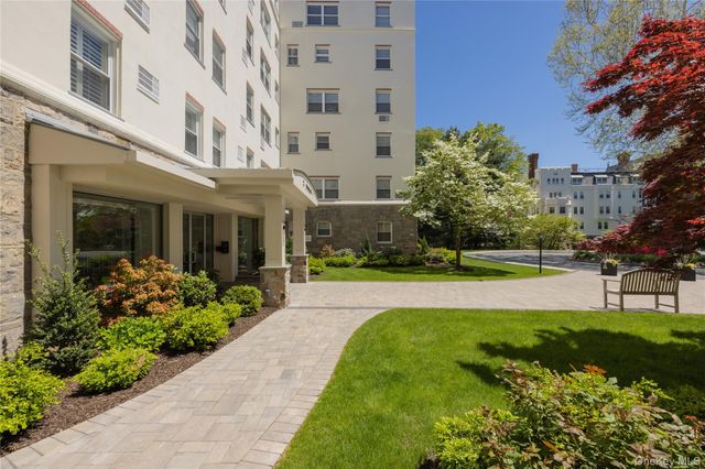 1 Stoneleigh 5J, Bronxville, NY 10708