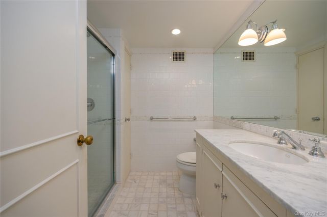 1 Stoneleigh 5J, Bronxville, NY 10708