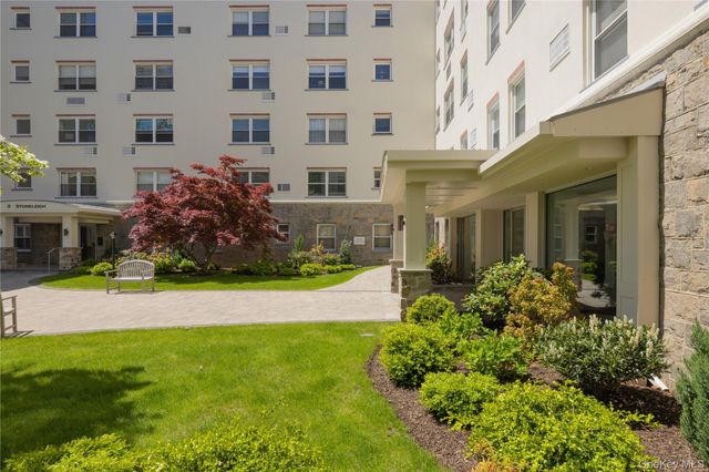 1 Stoneleigh 5J, Bronxville, NY 10708