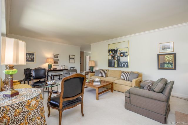 1 Stoneleigh 5J, Bronxville, NY 10708