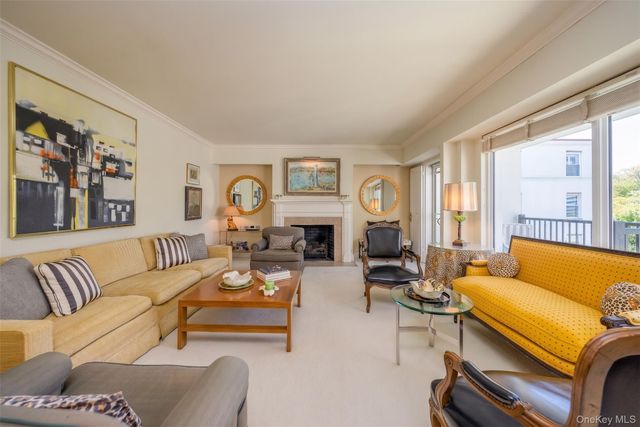 1 Stoneleigh 5J, Bronxville, NY 10708
