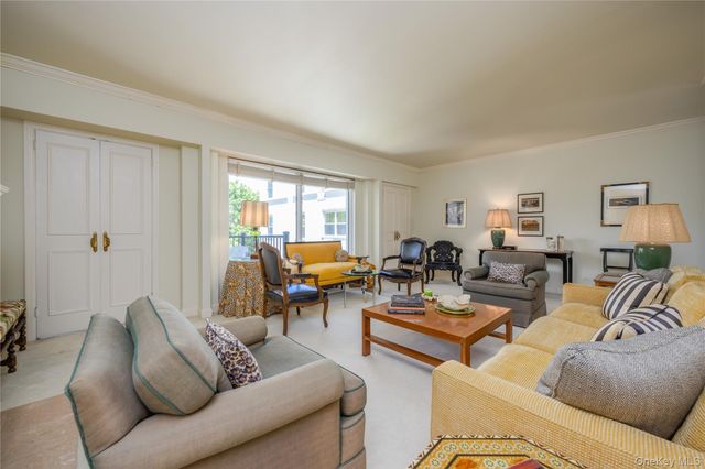 1 Stoneleigh 5J, Bronxville, NY 10708