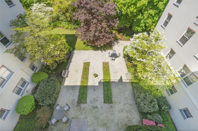 1 Stoneleigh 5J, Bronxville, NY 10708