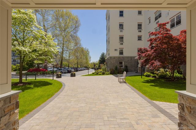 1 Stoneleigh 5J, Bronxville, NY 10708