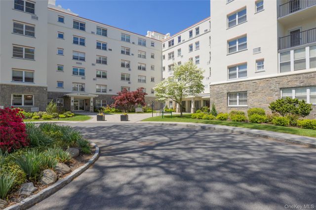 1 Stoneleigh 5J, Bronxville, NY 10708