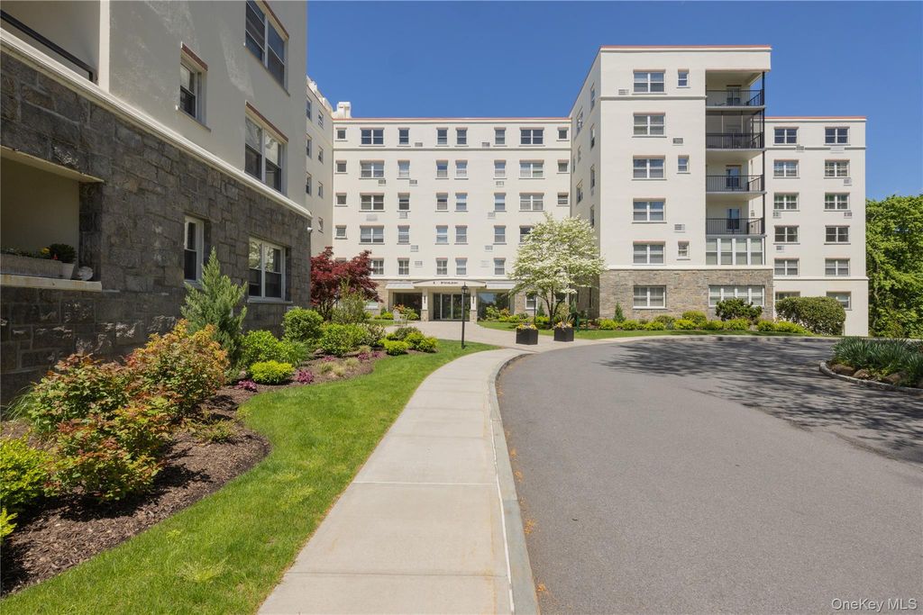1 Stoneleigh 5J, Bronxville, NY 10708