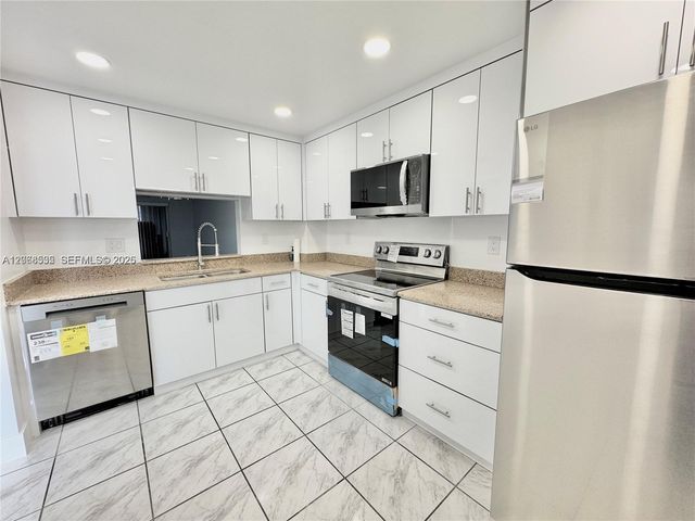 1075 Riverside Drive 302, Coral Springs, FL 33071