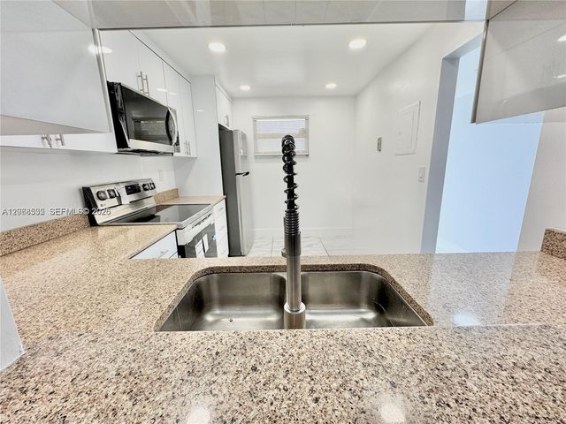 1075 Riverside Drive 302, Coral Springs, FL 33071