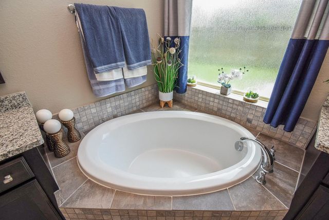 2318 Umber Oaks Lane, Brookshire, TX 77423