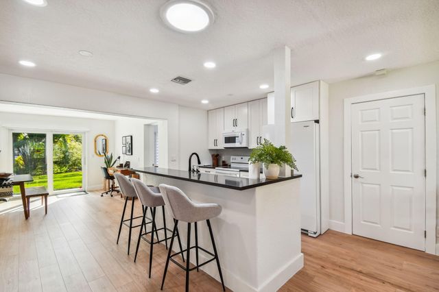 702 NE 10th Avenue, Boynton Beach, FL 33435