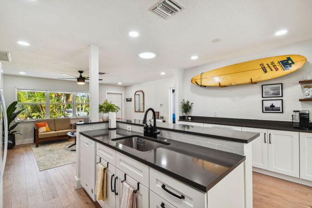 702 NE 10th Avenue, Boynton Beach, FL 33435