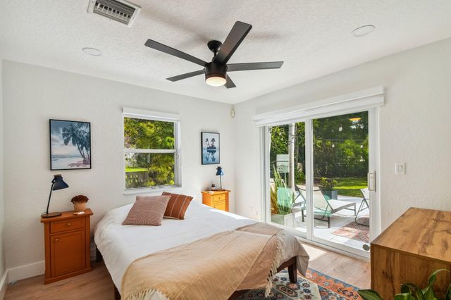 702 NE 10th Avenue, Boynton Beach, FL 33435