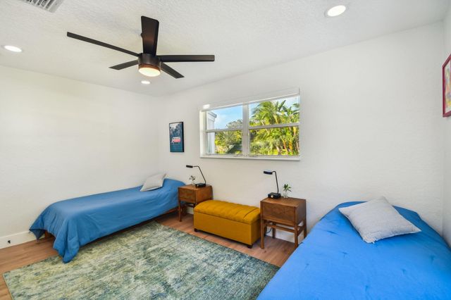 702 NE 10th Avenue, Boynton Beach, FL 33435