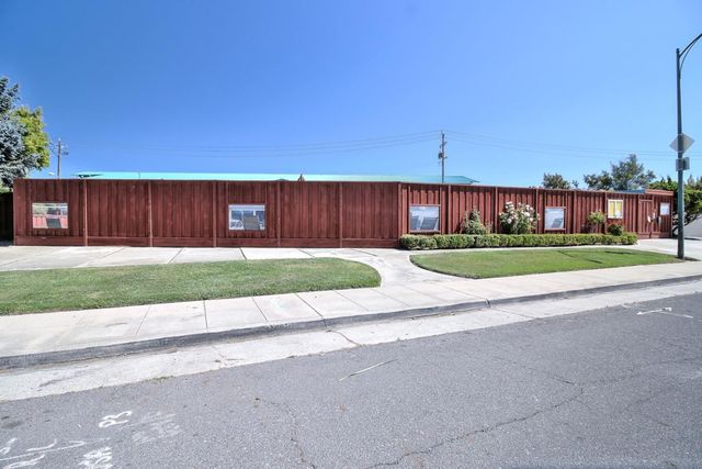702 Fiesta Drive, San Mateo, CA 94403