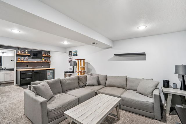 545 10th Street, Waukee, IA 50263