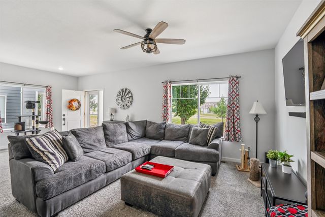 545 10th Street, Waukee, IA 50263