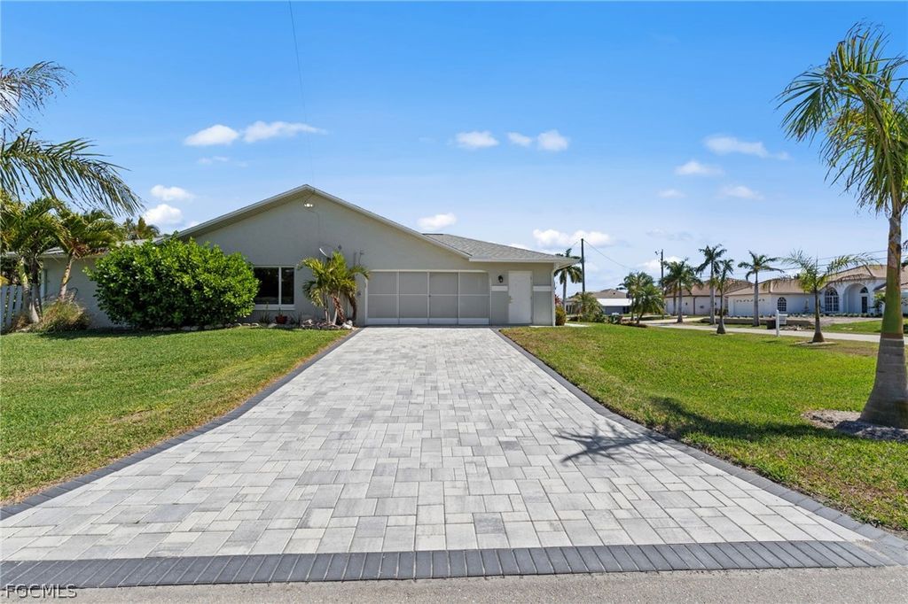Image 2 of property listing at 2317 SW 44th TER, Cape Coral, FL 33914