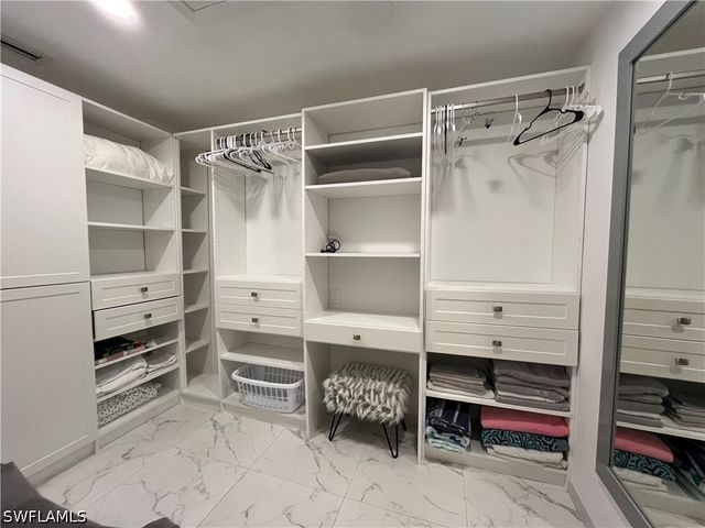 513 Lake Louise CIR 202, Naples, FL 34110