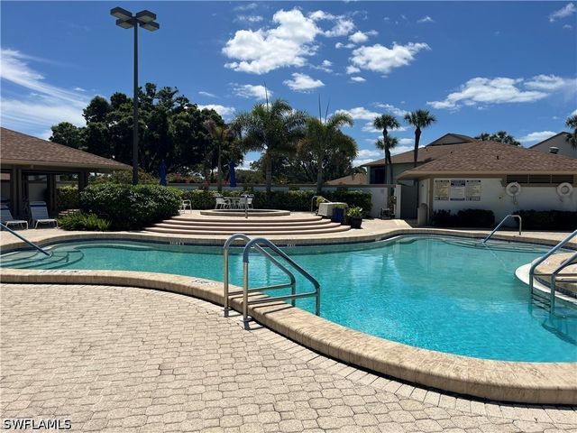 513 Lake Louise CIR 202, Naples, FL 34110