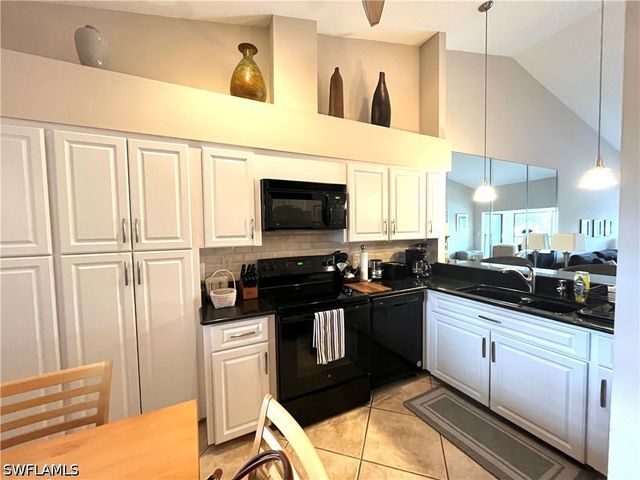 513 Lake Louise CIR 202, Naples, FL 34110