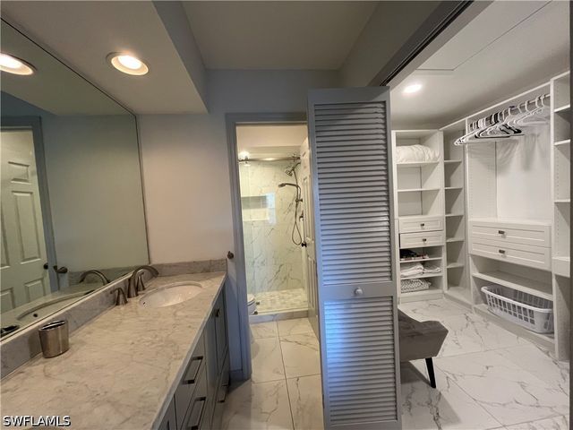 513 Lake Louise CIR 202, Naples, FL 34110
