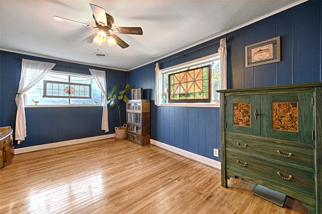 2438 Sharon Street, Dallas, TX 75211