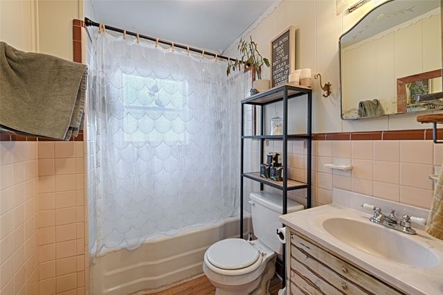 2438 Sharon Street, Dallas, TX 75211