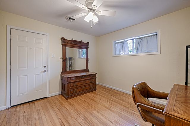 2438 Sharon Street, Dallas, TX 75211