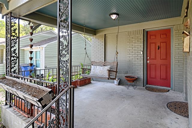 2438 Sharon Street, Dallas, TX 75211