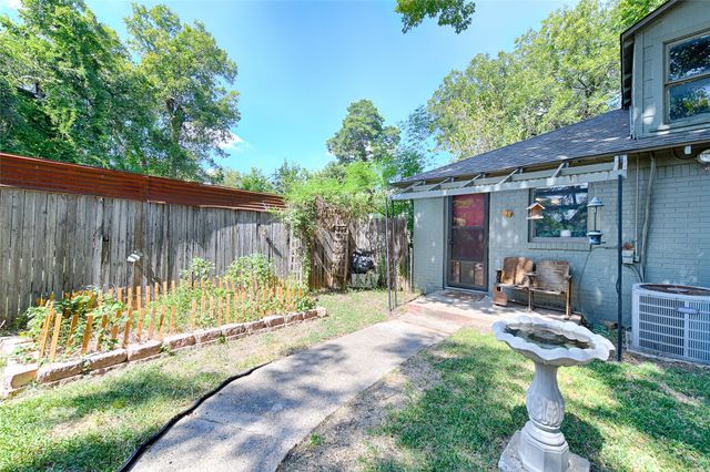 2438 Sharon Street, Dallas, TX 75211