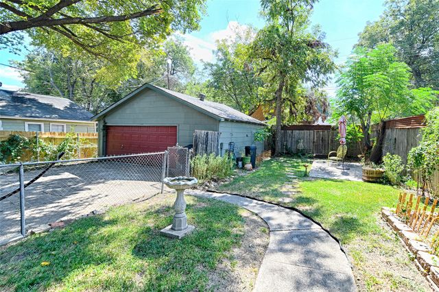 2438 Sharon Street, Dallas, TX 75211