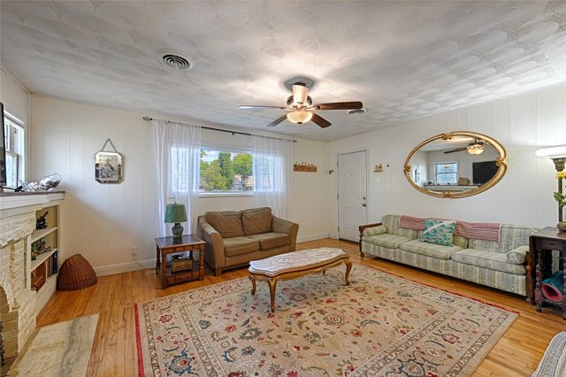 2438 Sharon Street, Dallas, TX 75211