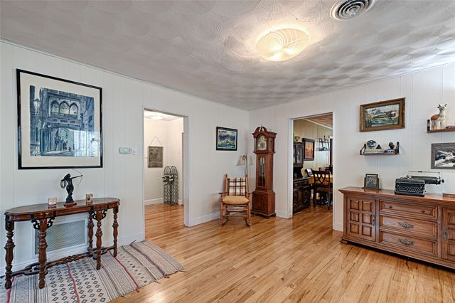 2438 Sharon Street, Dallas, TX 75211