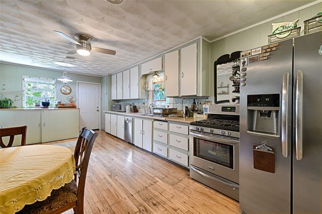 2438 Sharon Street, Dallas, TX 75211