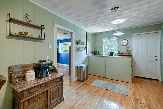 2438 Sharon Street, Dallas, TX 75211