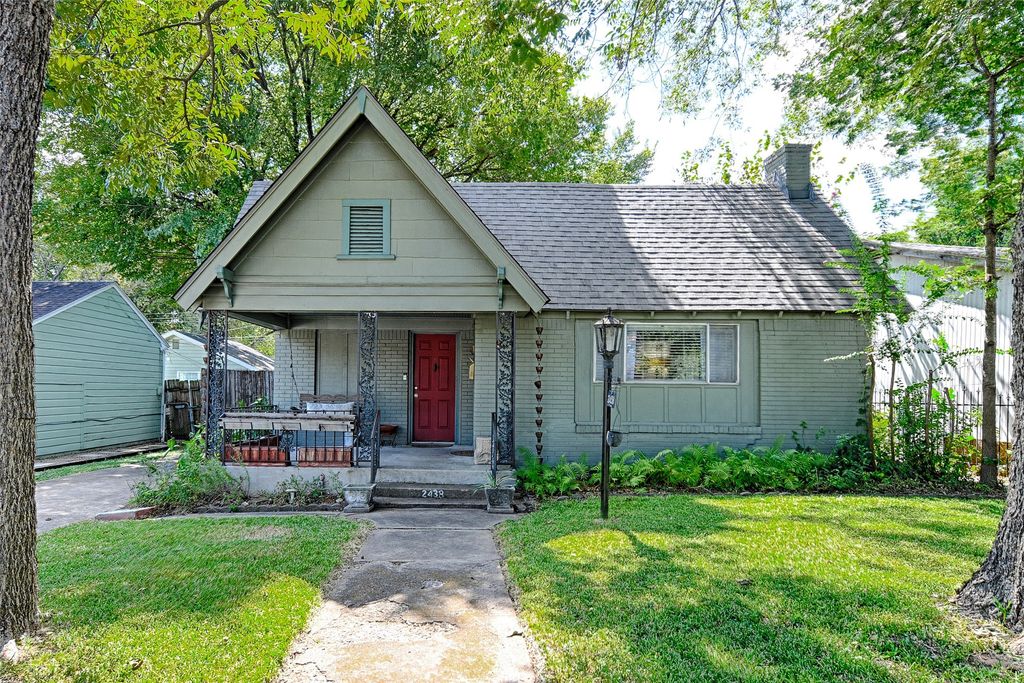 2438 Sharon Street, Dallas, TX 75211