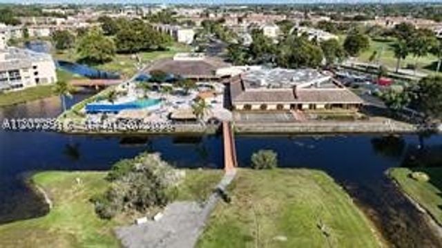 9360 Sunrise Lakes Blvd 302, Sunrise, FL 33322