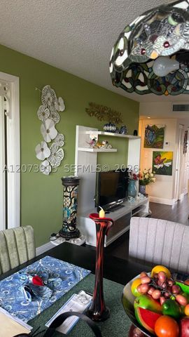 9360 Sunrise Lakes Blvd 302, Sunrise, FL 33322