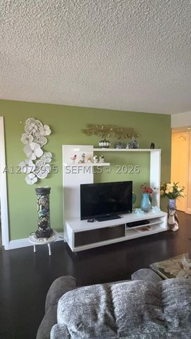 9360 Sunrise Lakes Blvd 302, Sunrise, FL 33322