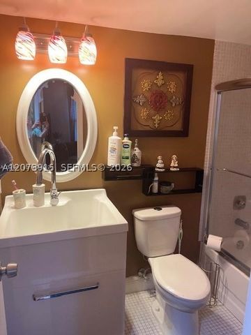 9360 Sunrise Lakes Blvd 302, Sunrise, FL 33322