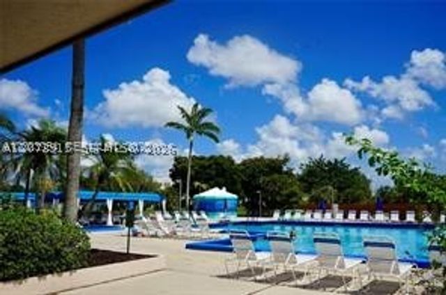 9360 Sunrise Lakes Blvd 302, Sunrise, FL 33322
