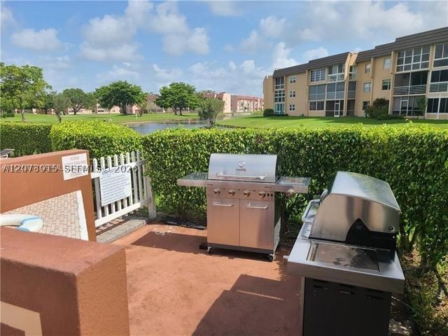 9360 Sunrise Lakes Blvd 302, Sunrise, FL 33322