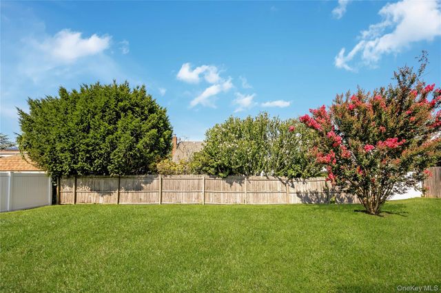 117 Midwood Avenue, Farmingdale, NY 11735