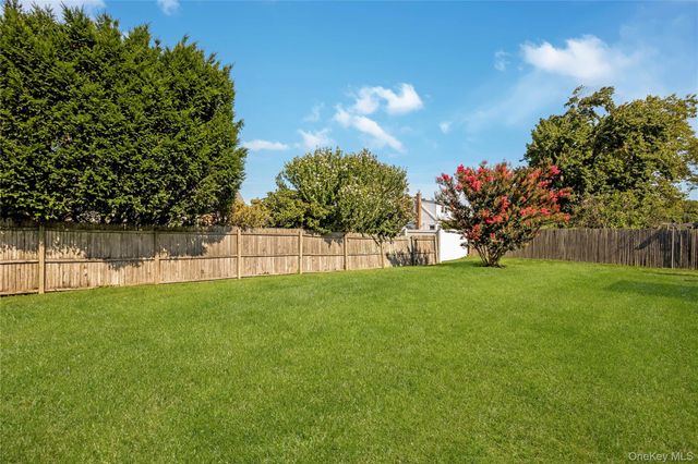 117 Midwood Avenue, Farmingdale, NY 11735